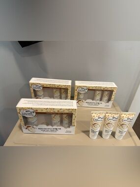 Esfolio Glowy Rice travel kits